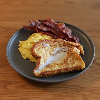 FRENCH TOAST SCRAMBLED EGGS & BACON